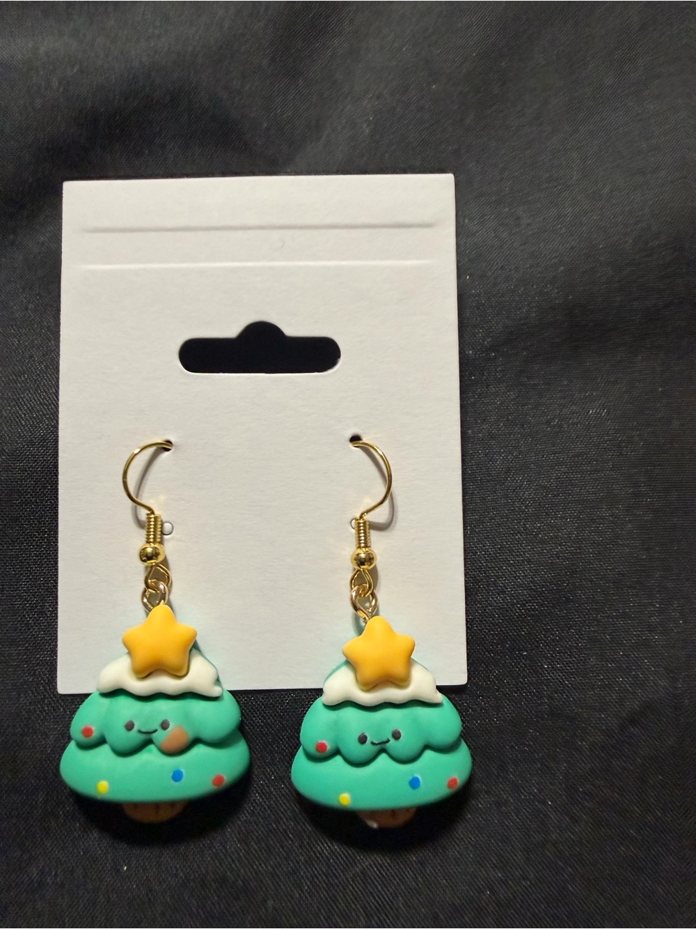 Source Unknown Green Christmas Tree Earrings with Yellow Star